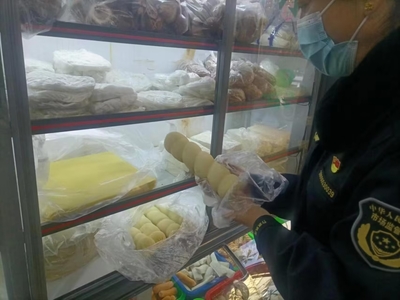 筑牢春節(jié)食品安全防線 —— 東華鎮(zhèn)市場(chǎng)監(jiān)管所開(kāi)展豆制品小作坊專(zhuān)項(xiàng)監(jiān)督檢查